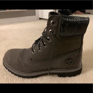 Women’s 8.5 Grey Timberland Boots